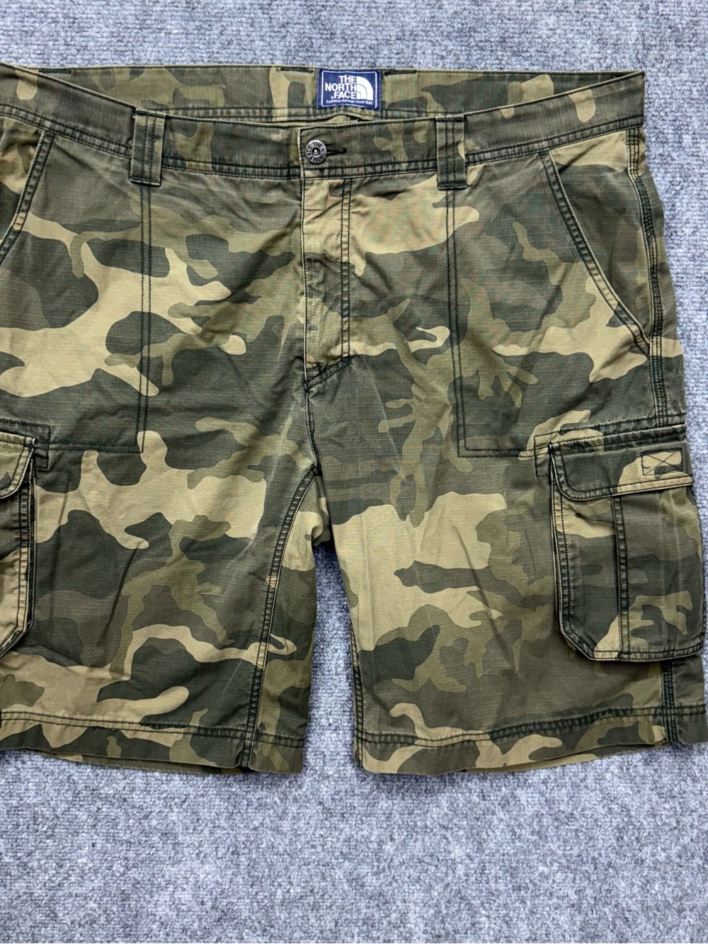 The North Face Camo Cargo Shorts Men's size 40 40x11 Camouflage